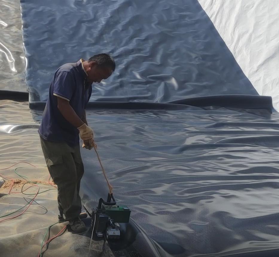 Maintenance and Inspection of Geomembranes in Water Reservoirs